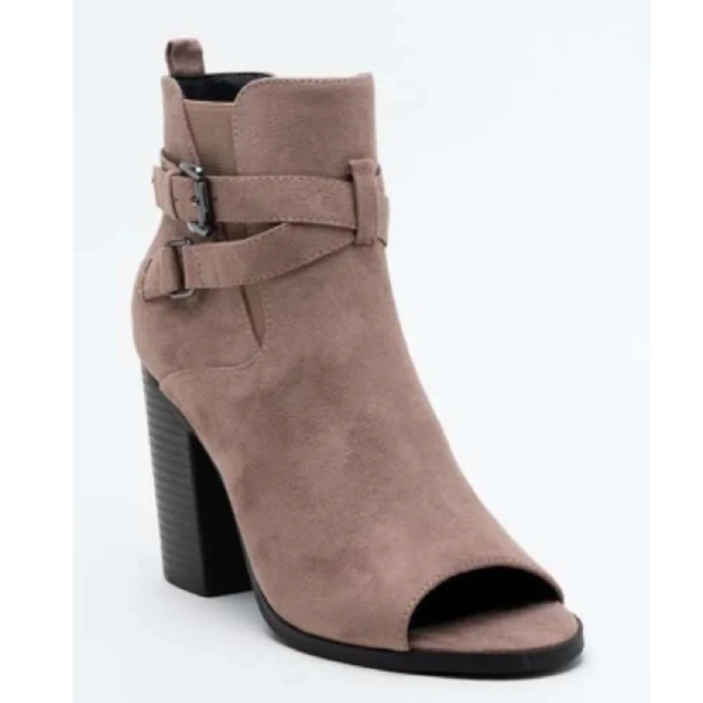 NEW London Rag gray double buckle booties